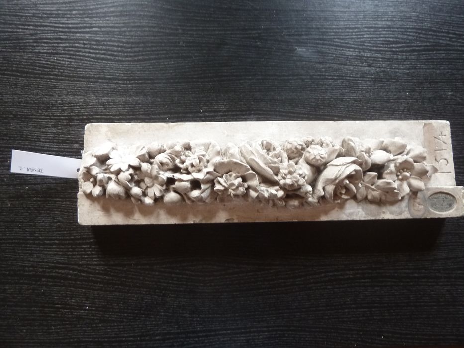 bas-relief : Ornementation - © Ministère de la Culture (France), Direction Régionale des Affaires Culturelles de Bourgogne-Franche-Comté – Tous droits réservés