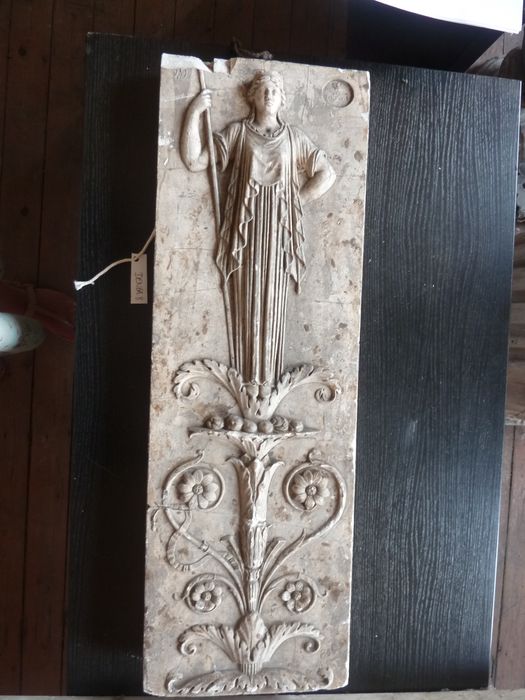 bas-relief : Montant - © Ministère de la Culture (France), Direction Régionale des Affaires Culturelles de Bourgogne-Franche-Comté – Tous droits réservés