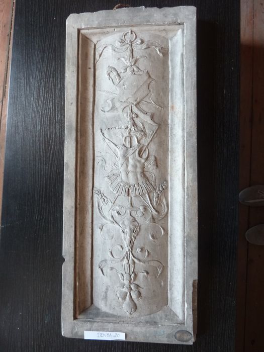 bas-relief : Panneau ornemental - © Ministère de la Culture (France), Direction Régionale des Affaires Culturelles de Bourgogne-Franche-Comté – Tous droits réservés