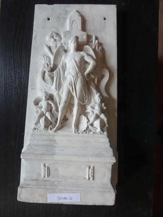 bas-relief : Rinceaux - © Ministère de la Culture (France), Direction Régionale des Affaires Culturelles de Bourgogne-Franche-Comté – Tous droits réservés
