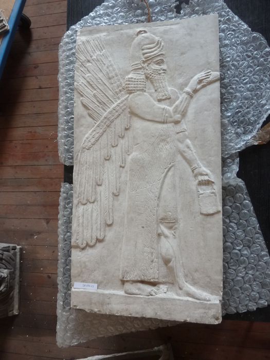 bas-relief : Génie bénisseur - © Ministère de la Culture (France), Direction Régionale des Affaires Culturelles de Bourgogne-Franche-Comté – Tous droits réservés