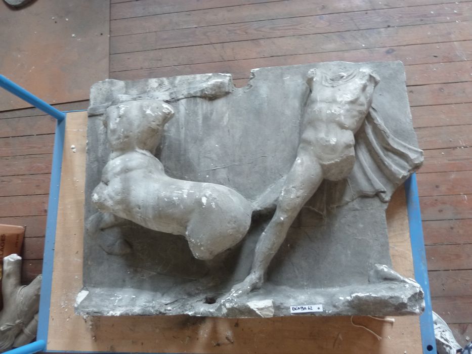 bas-relief : Métope - © Ministère de la Culture (France), Direction Régionale des Affaires Culturelles de Bourgogne-Franche-Comté – Tous droits réservés
