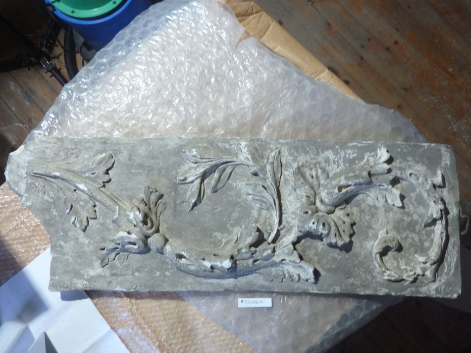 bas-relief : Panneau ornemental - © Ministère de la Culture (France), Direction Régionale des Affaires Culturelles de Bourgogne-Franche-Comté – Tous droits réservés