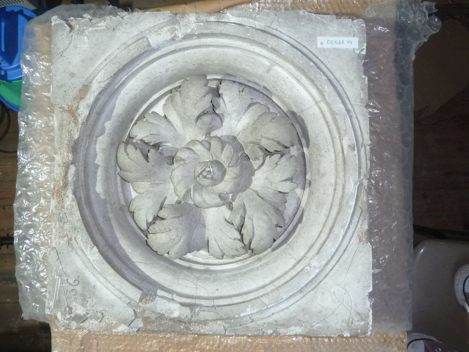 bas-relief : Rosace - © Ministère de la Culture (France), Direction Régionale des Affaires Culturelles de Bourgogne-Franche-Comté – Tous droits réservés