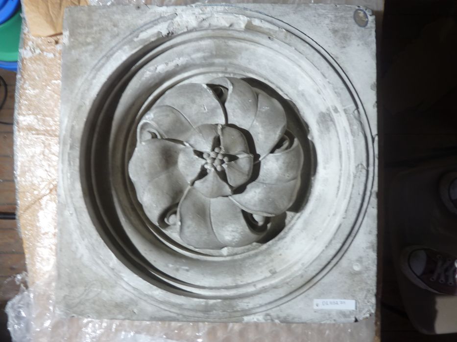 bas-relief : Rosace - © Ministère de la Culture (France), Direction Régionale des Affaires Culturelles de Bourgogne-Franche-Comté – Tous droits réservés