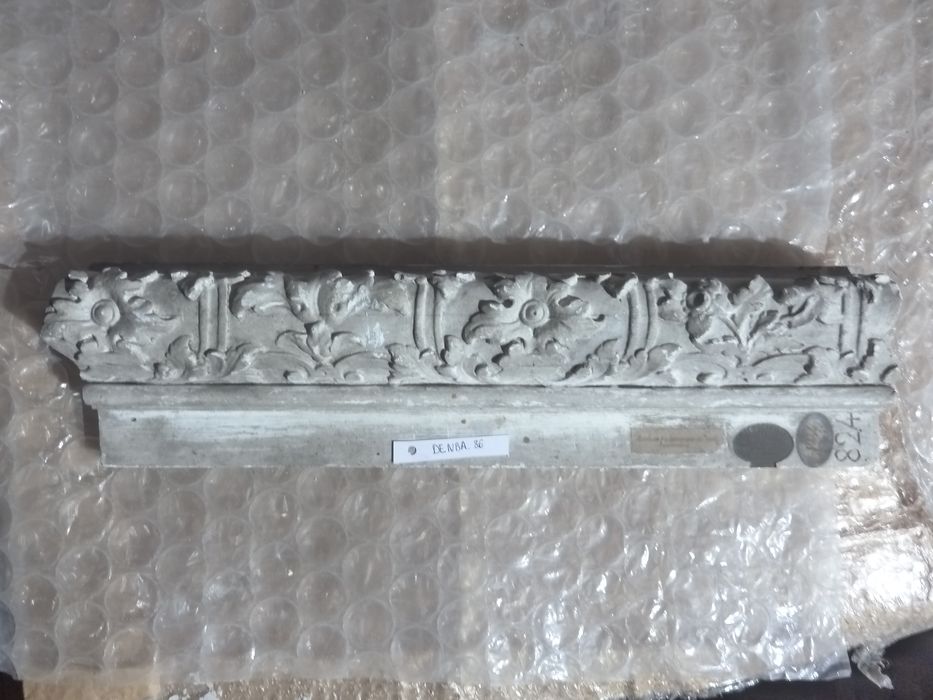 bas-relief : Ornementation - © Ministère de la Culture (France), Direction Régionale des Affaires Culturelles de Bourgogne-Franche-Comté – Tous droits réservés