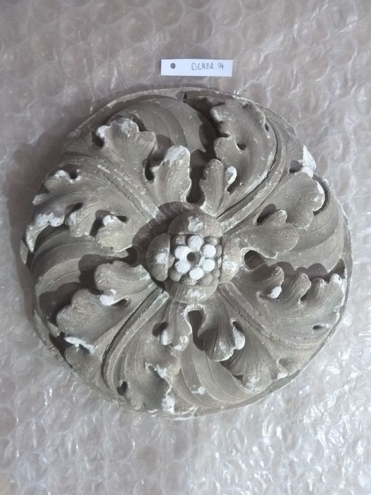 bas-relief : Rosace - © Ministère de la Culture (France), Direction Régionale des Affaires Culturelles de Bourgogne-Franche-Comté – Tous droits réservés