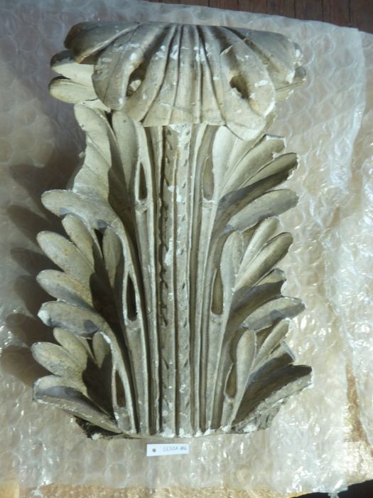 élément d'architecture : Feuille d’acanthe - © Ministère de la Culture (France), Direction Régionale des Affaires Culturelles de Bourgogne-Franche-Comté – Tous droits réservés