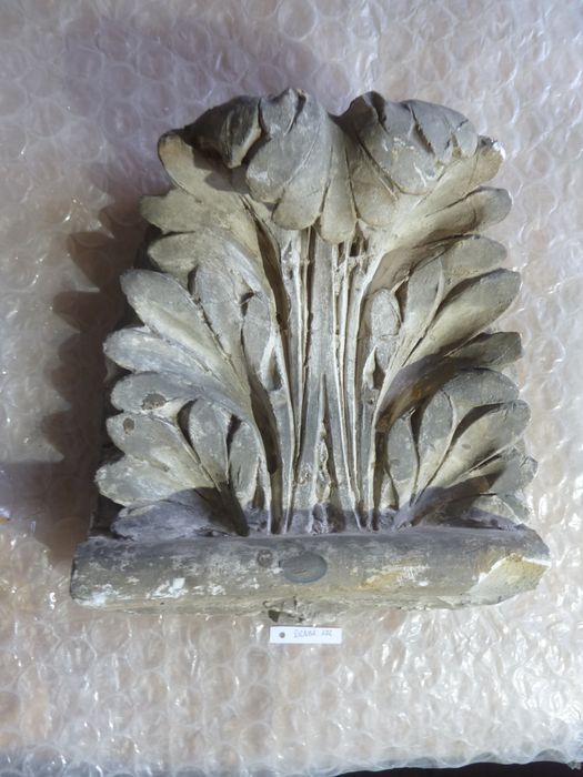 élément d'architecture : Feuille d’acanthe - © Ministère de la Culture (France), Direction Régionale des Affaires Culturelles de Bourgogne-Franche-Comté – Tous droits réservés