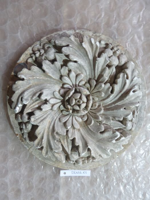 bas-relief : Rosace - © Ministère de la Culture (France), Direction Régionale des Affaires Culturelles de Bourgogne-Franche-Comté – Tous droits réservés