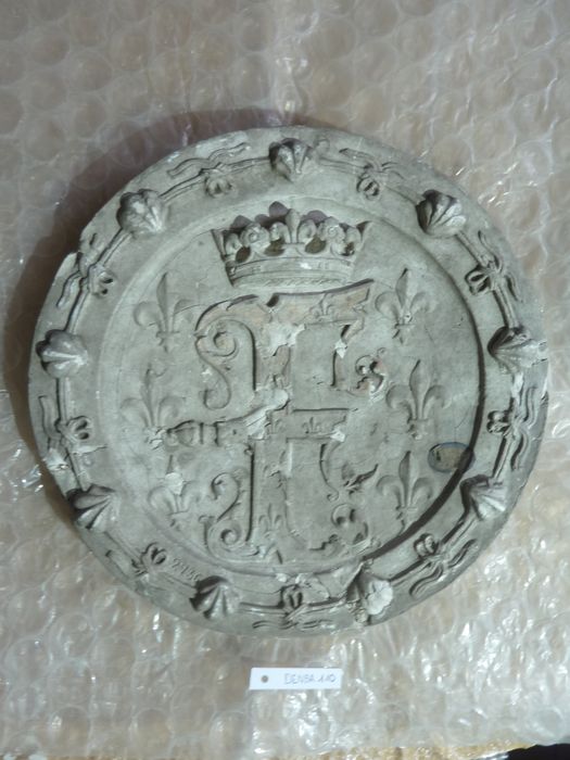 bas-relief : Rosace - © Ministère de la Culture (France), Direction Régionale des Affaires Culturelles de Bourgogne-Franche-Comté – Tous droits réservés