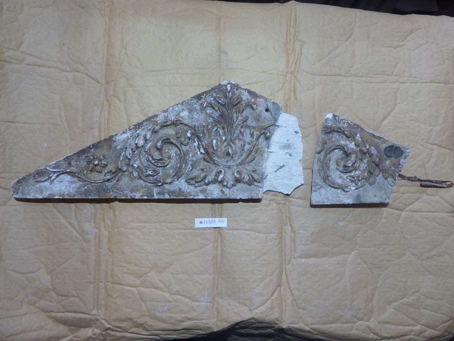 bas-relief : Ornementation - © Ministère de la Culture (France), Direction Régionale des Affaires Culturelles de Bourgogne-Franche-Comté – Tous droits réservés
