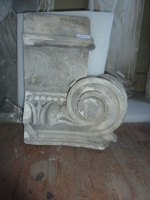 élément d'architecture : Chapiteau ionique - © Ministère de la Culture (France), Direction Régionale des Affaires Culturelles de Bourgogne-Franche-Comté – Tous droits réservés