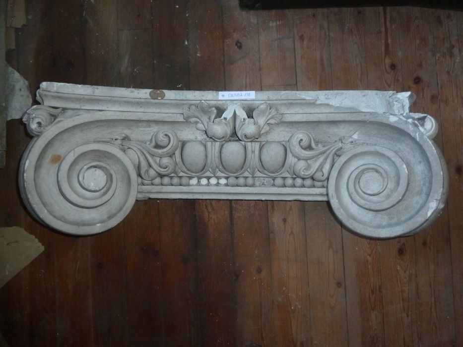 élément d'architecture : Chapiteau ionique - © Ministère de la Culture (France), Direction Régionale des Affaires Culturelles de Bourgogne-Franche-Comté – Tous droits réservés