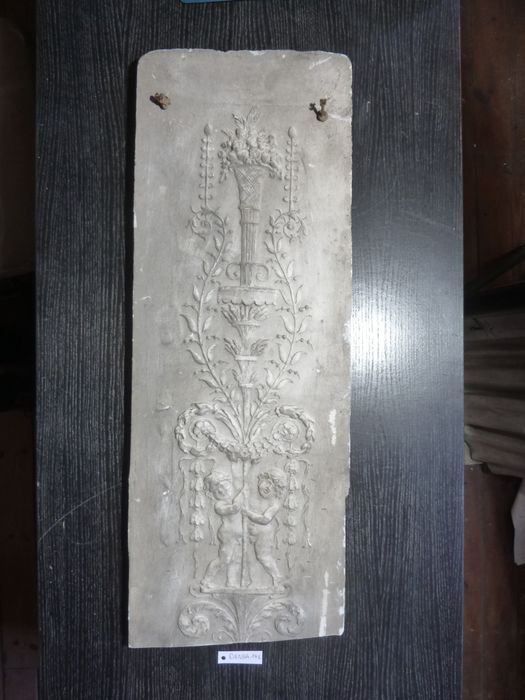 bas-relief : Panneau ornemental - © Ministère de la Culture (France), Direction Régionale des Affaires Culturelles de Bourgogne-Franche-Comté – Tous droits réservés