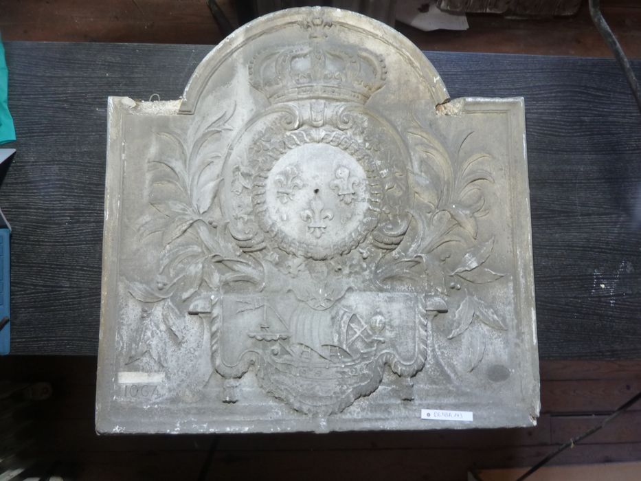 bas-relief : Blason de Paris - © Ministère de la Culture (France), Direction Régionale des Affaires Culturelles de Bourgogne-Franche-Comté – Tous droits réservés