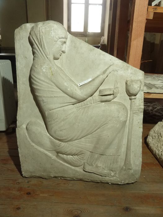 bas-relief : Triptyque Ludovisi - © Ministère de la Culture (France), Direction Régionale des Affaires Culturelles de Bourgogne-Franche-Comté – Tous droits réservés