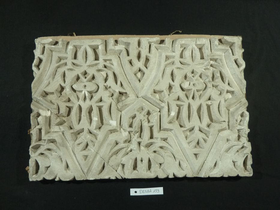 bas-relief : Panneau géométrique - © Ministère de la Culture (France), Direction Régionale des Affaires Culturelles de Bourgogne-Franche-Comté – Tous droits réservés