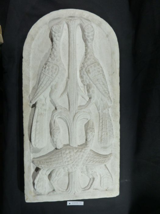 bas-relief : Oiseaux - © Ministère de la Culture (France), Direction Régionale des Affaires Culturelles de Bourgogne-Franche-Comté – Tous droits réservés