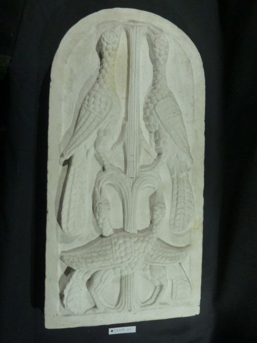 bas-relief : Oiseaux - © Ministère de la Culture (France), Direction Régionale des Affaires Culturelles de Bourgogne-Franche-Comté – Tous droits réservés