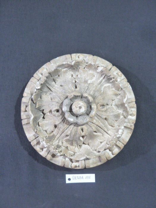 bas-relief : Rosace - © Ministère de la Culture (France), Direction Régionale des Affaires Culturelles de Bourgogne-Franche-Comté – Tous droits réservés