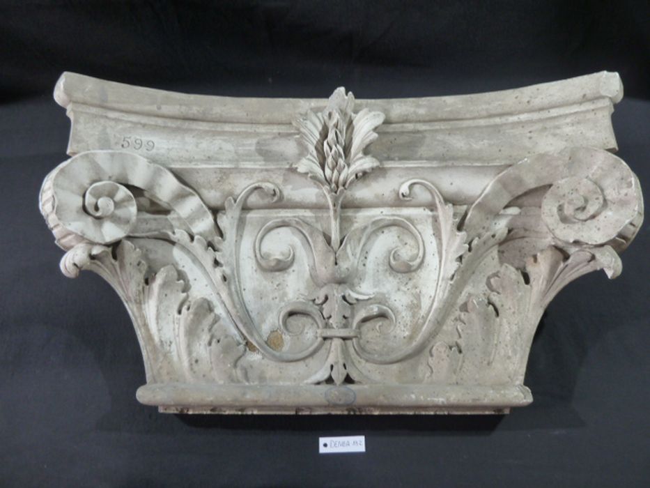 élément d'architecture : Chapiteau - © Ministère de la Culture (France), Direction Régionale des Affaires Culturelles de Bourgogne-Franche-Comté – Tous droits réservés