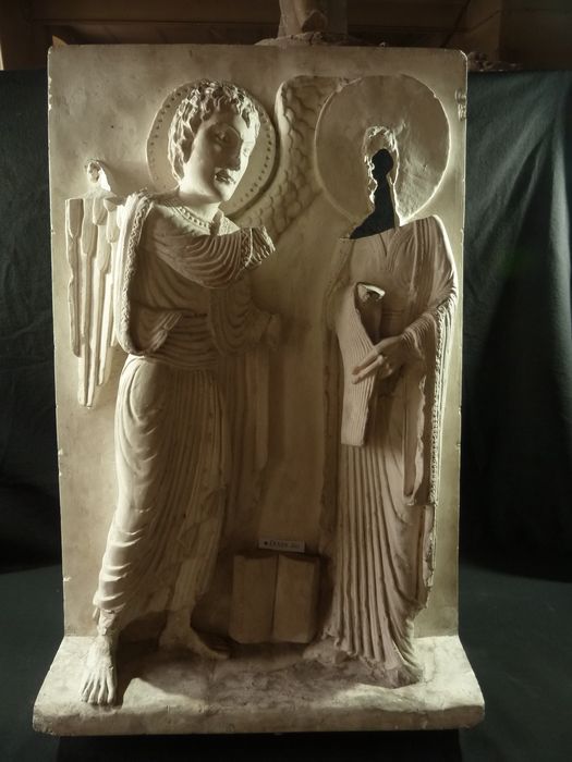 bas-relief : Annonciation - © Ministère de la Culture (France), Direction Régionale des Affaires Culturelles de Bourgogne-Franche-Comté – Tous droits réservés