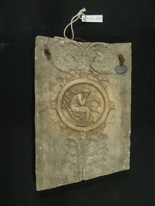 bas-relief : Panneau ornemental - © Ministère de la Culture (France), Direction Régionale des Affaires Culturelles de Bourgogne-Franche-Comté – Tous droits réservés