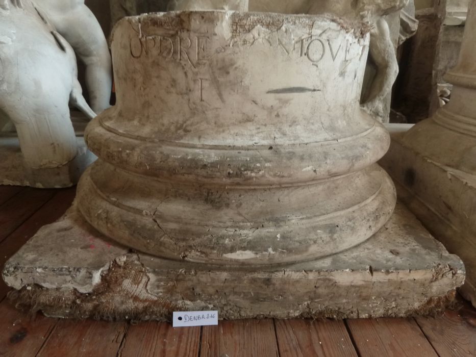 ronde-bosse : Colonne ionique - © Ministère de la Culture (France), Direction Régionale des Affaires Culturelles de Bourgogne-Franche-Comté – Tous droits réservés