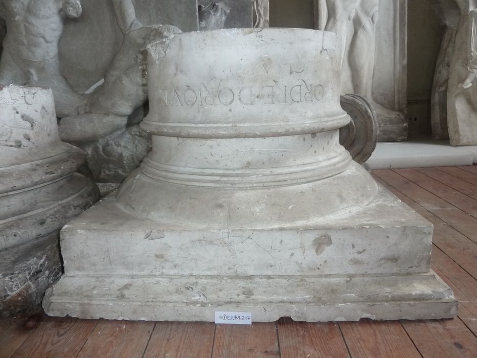 ronde-bosse : Colonne dorique - © Ministère de la Culture (France), Direction Régionale des Affaires Culturelles de Bourgogne-Franche-Comté – Tous droits réservés