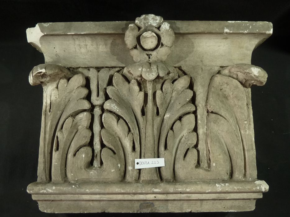 élément d'architecture : Chapiteau - © Ministère de la Culture (France), Direction Régionale des Affaires Culturelles de Bourgogne-Franche-Comté – Tous droits réservés
