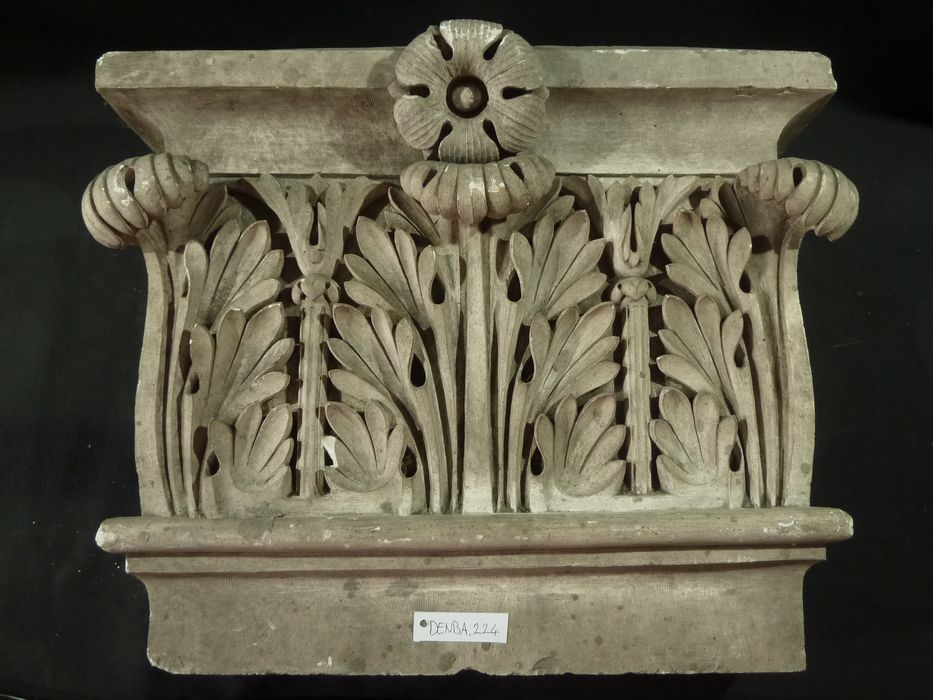 élément d'architecture : Chapiteau - © Ministère de la Culture (France), Direction Régionale des Affaires Culturelles de Bourgogne-Franche-Comté – Tous droits réservés