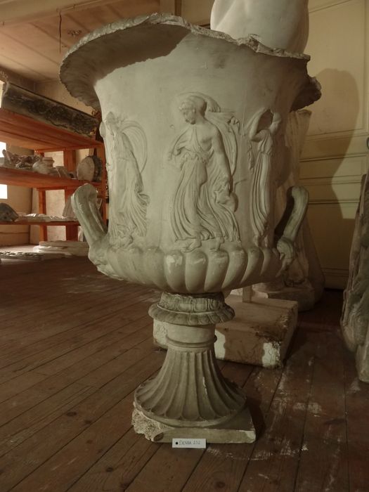 vase - © Ministère de la Culture (France), Direction Régionale des Affaires Culturelles de Bourgogne-Franche-Comté – Tous droits réservés