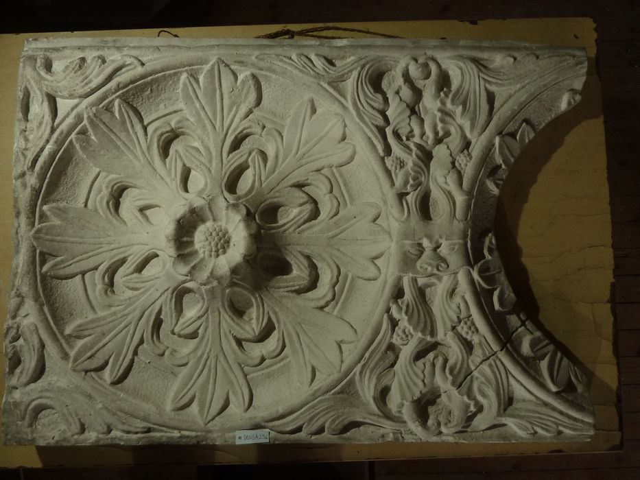 élément d'architecture : Linteau - © Ministère de la Culture (France), Direction Régionale des Affaires Culturelles de Bourgogne-Franche-Comté – Tous droits réservés