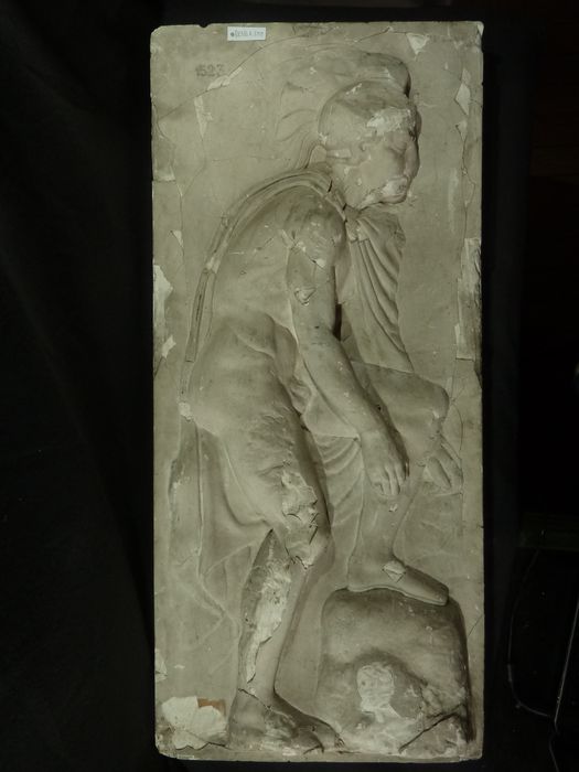 bas-relief : Frise - © Ministère de la Culture (France), Direction Régionale des Affaires Culturelles de Bourgogne-Franche-Comté – Tous droits réservés
