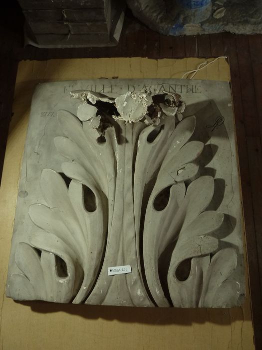 bas-relief : Feuille d’acanthe - © Ministère de la Culture (France), Direction Régionale des Affaires Culturelles de Bourgogne-Franche-Comté – Tous droits réservés
