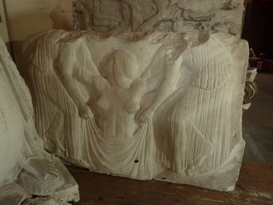 bas-relief : Triptyque Ludovisi - © Ministère de la Culture (France), Direction Régionale des Affaires Culturelles de Bourgogne-Franche-Comté – Tous droits réservés