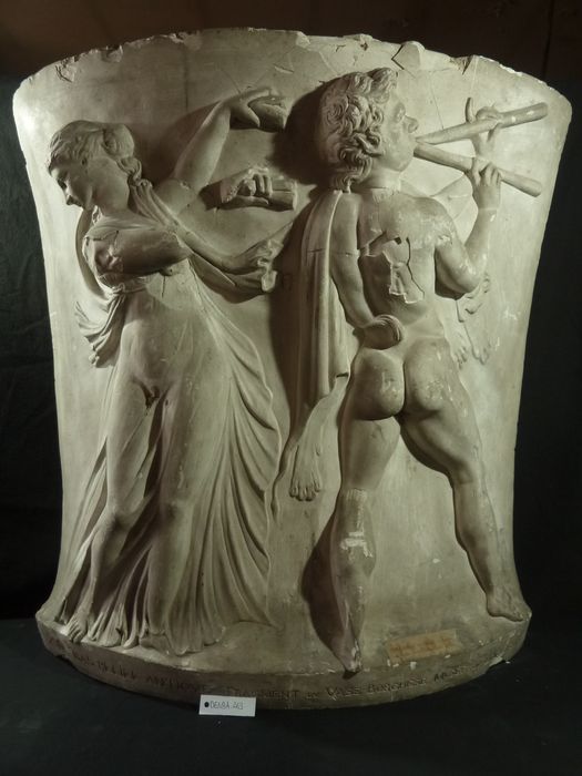 bas-relief : Vase - © Ministère de la Culture (France), Direction Régionale des Affaires Culturelles de Bourgogne-Franche-Comté – Tous droits réservés