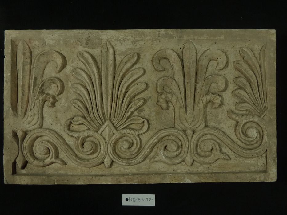 bas-relief : Frise - © Ministère de la Culture (France), Direction Régionale des Affaires Culturelles de Bourgogne-Franche-Comté – Tous droits réservés
