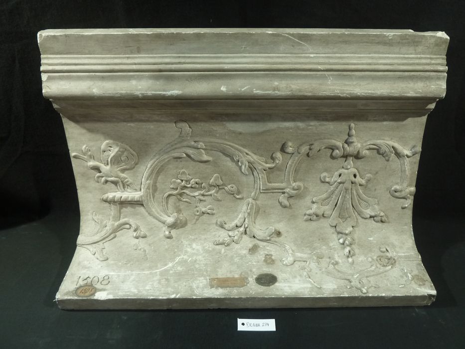bas-relief : Frise ornementale - © Ministère de la Culture (France), Direction Régionale des Affaires Culturelles de Bourgogne-Franche-Comté – Tous droits réservés