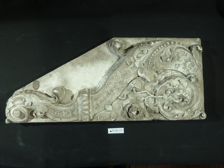 bas-relief : Profil de console - © Ministère de la Culture (France), Direction Régionale des Affaires Culturelles de Bourgogne-Franche-Comté – Tous droits réservés