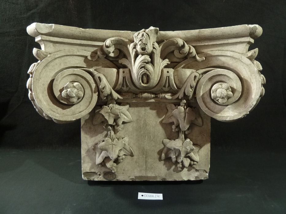 élément d'architecture : Chapiteau - © Ministère de la Culture (France), Direction Régionale des Affaires Culturelles de Bourgogne-Franche-Comté – Tous droits réservés