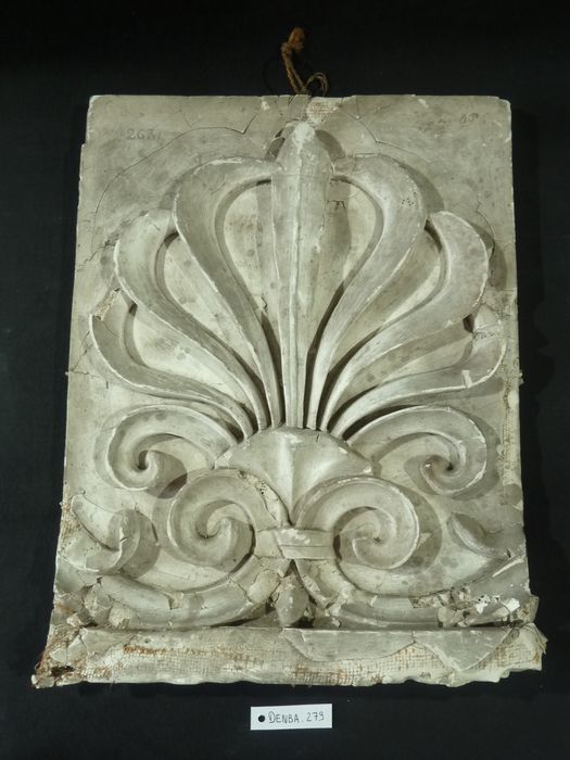 bas-relief : Palmette - © Ministère de la Culture (France), Direction Régionale des Affaires Culturelles de Bourgogne-Franche-Comté – Tous droits réservés