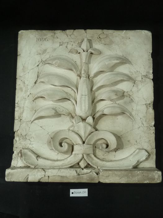 bas-relief : Palmette - © Ministère de la Culture (France), Direction Régionale des Affaires Culturelles de Bourgogne-Franche-Comté – Tous droits réservés