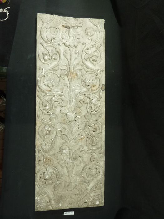 bas-relief : Montant - © Ministère de la Culture (France), Direction Régionale des Affaires Culturelles de Bourgogne-Franche-Comté – Tous droits réservés