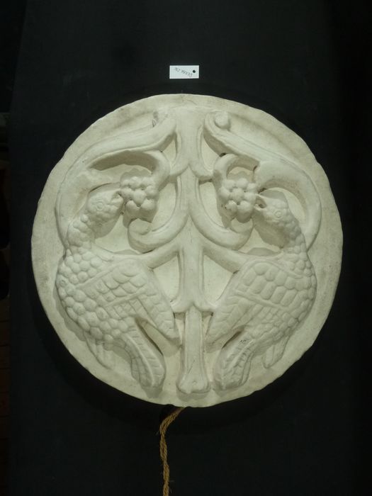bas-relief : Animaux fantastiques - © Ministère de la Culture (France), Direction Régionale des Affaires Culturelles de Bourgogne-Franche-Comté – Tous droits réservés