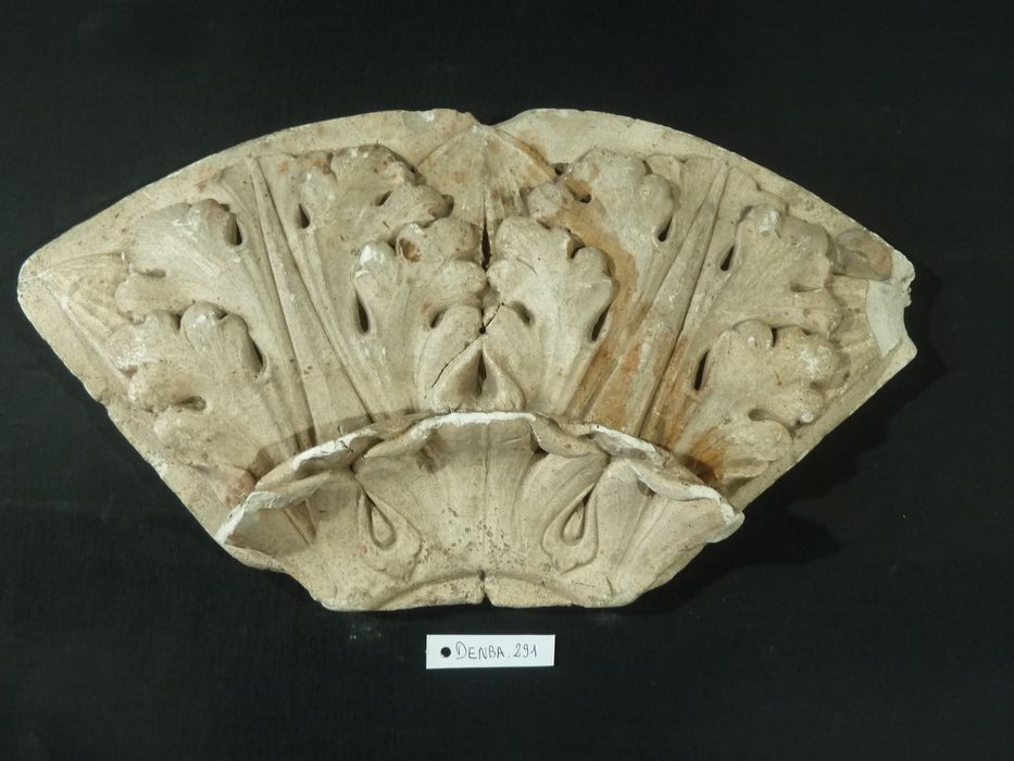bas-relief : Ornementation - © Ministère de la Culture (France), Direction Régionale des Affaires Culturelles de Bourgogne-Franche-Comté – Tous droits réservés