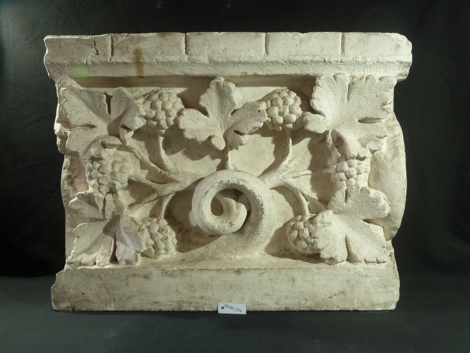 élément d'architecture : Trumeau - © Ministère de la Culture (France), Direction Régionale des Affaires Culturelles de Bourgogne-Franche-Comté – Tous droits réservés