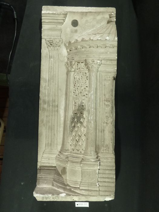 bas-relief : Temple - © Ministère de la Culture (France), Direction Régionale des Affaires Culturelles de Bourgogne-Franche-Comté – Tous droits réservés