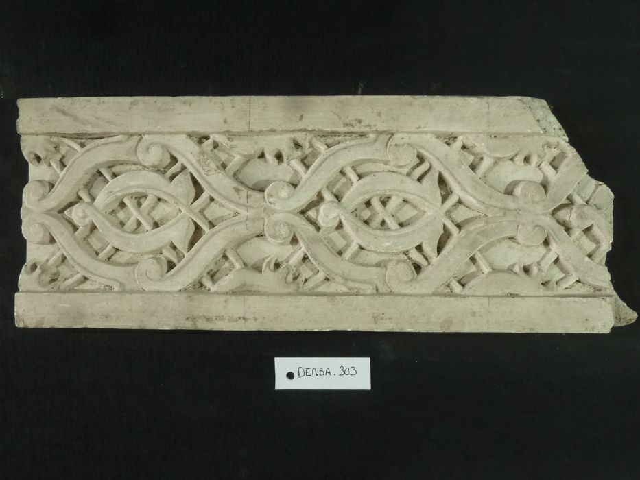 bas-relief : Frise - © Ministère de la Culture (France), Direction Régionale des Affaires Culturelles de Bourgogne-Franche-Comté – Tous droits réservés